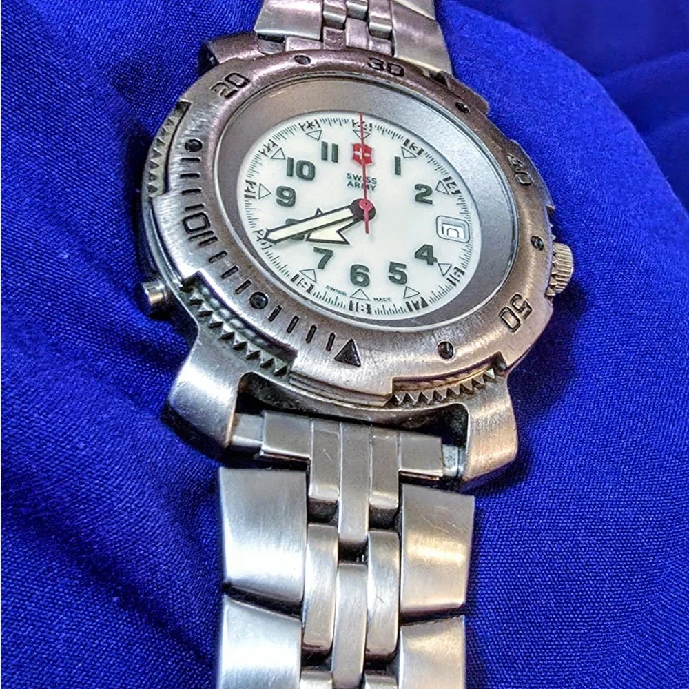 Swiss Army Indiglo Collectible Vintage Mens Watch 40mm